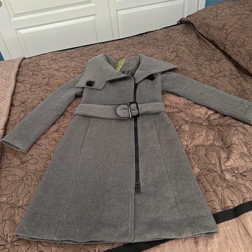 Sugoi Gray Jacket with Olive Accents Beautiful heavy duty pee coat